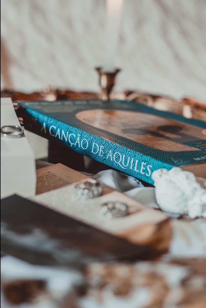 A canção de Aquiles: Uma releitura sensível sobre o amor e a tragédia