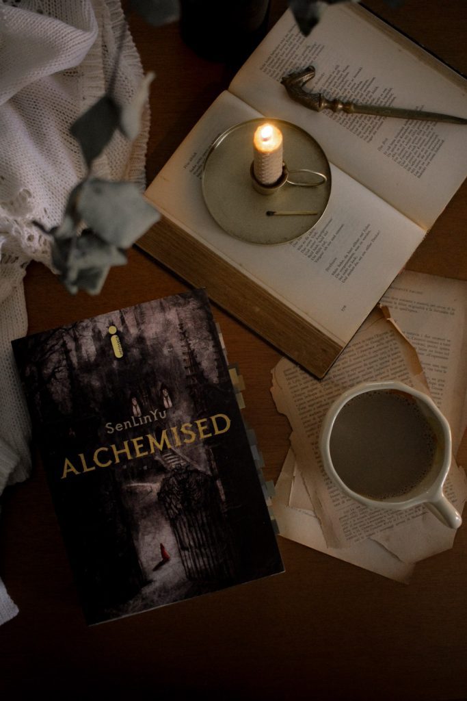 Alchemised: resenha do livro que quase abandonei Alchemised: resenha do livro que quase abandonei